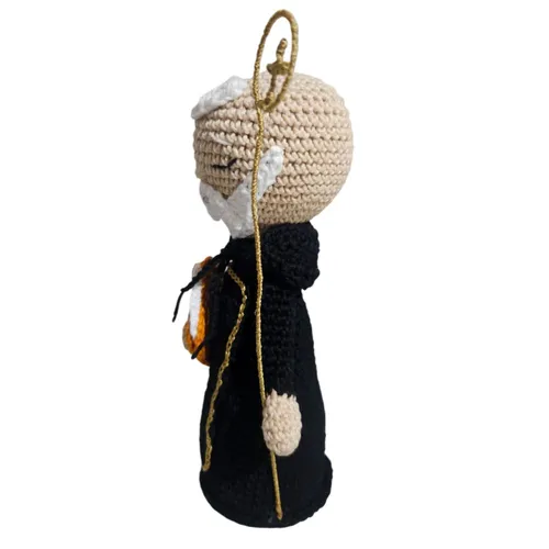 Amigurumi de São Bento de Crochê - 20 cm