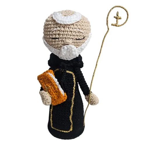 Amigurumi de São Bento de Crochê - 20 cm
