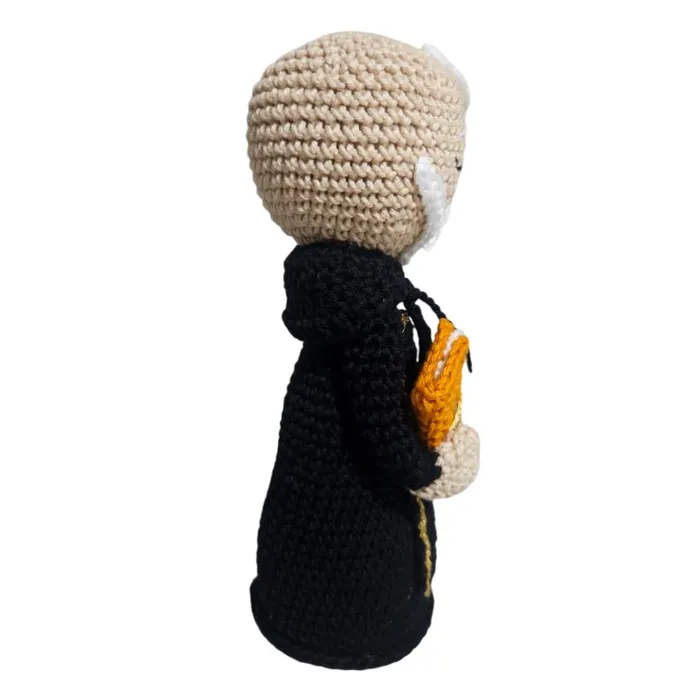 Amigurumi de São Bento de Crochê - 20 cm | Comprar na Lojinha Uai