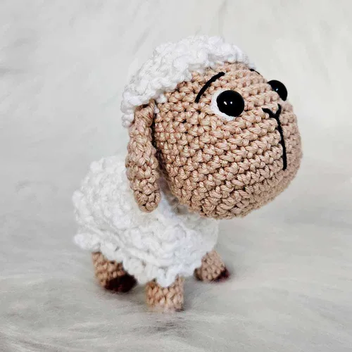 Ovelha de Crochê Amigurumi Articulado - 17 cm