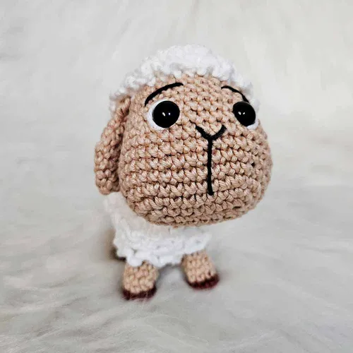 Ovelha de Crochê Amigurumi Articulado - 17 cm
