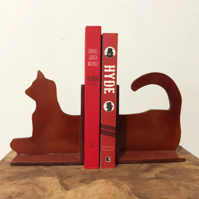 Aparador Artesanal de Livros Marrom - Gato | Comprar na Lojinha Uai