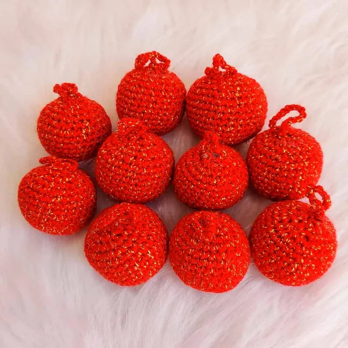 Kit com 10 Bolas para Árvore de Natal Vermelho e Dourado de Crochê | Comprar na Lojinha Uai
