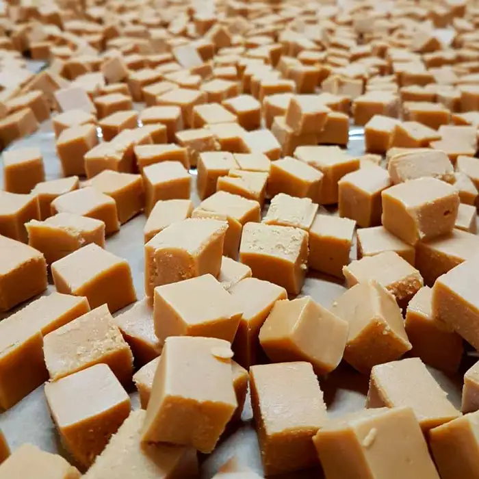 Doce de Leite Mineiro Puro em Cubinhos 200g | Comprar na Lojinha Uai