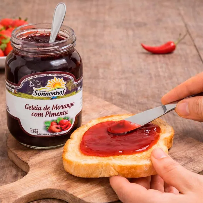 Geleia Extra de Morango com Pimenta - 320g - Fazenda Sonnenhof | Comprar na Lojinha Uai