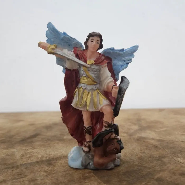 Imagem de São Miguel Arcanjo de Resina - 9 cm | Comprar na Lojinha Uai