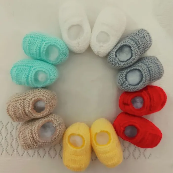 Kit Bebê Unissex com 6 Sapatinhos de Tricô - 0 a 3 meses RN | Comprar na Lojinha Uai