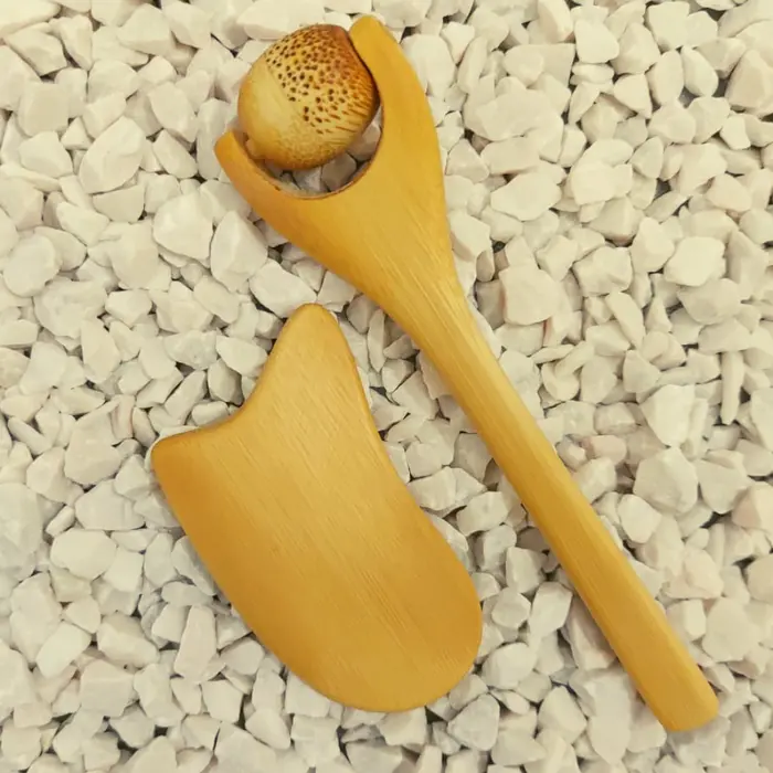 Kit Massagem Facial Rolo Massageador Roller e Gua Sha de Bambu | Comprar na Lojinha Uai