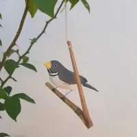 Pássaro de Madeira Coleirinho | Comprar na Lojinha Uai - imagem 1