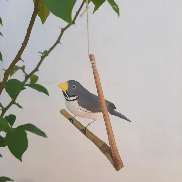 Pássaro de Madeira Coleirinho | Comprar na Lojinha Uai