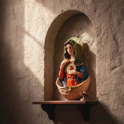 Pia de Água Benta Sagrado Coração de Maria de Resina para Parede Clara - 15 cm