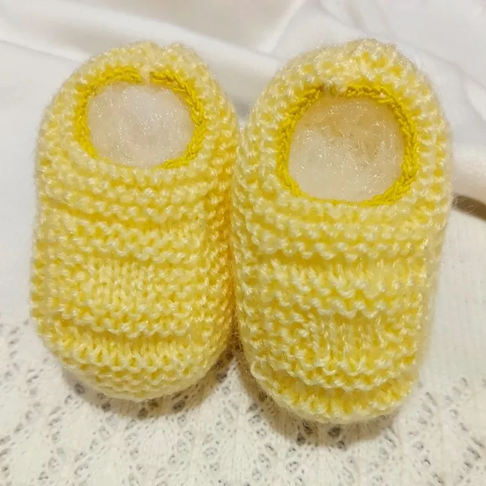 Sapatinho de Bebê de Tricô Amarelo - Recém Nascido 0 a 3 meses | Lojinha Uai