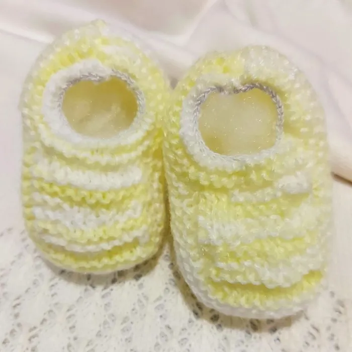 Sapatinho de Bebê de Tricô Amarelo Recém Nascido RN 0 a 3 meses | Comprar na Lojinha Uai