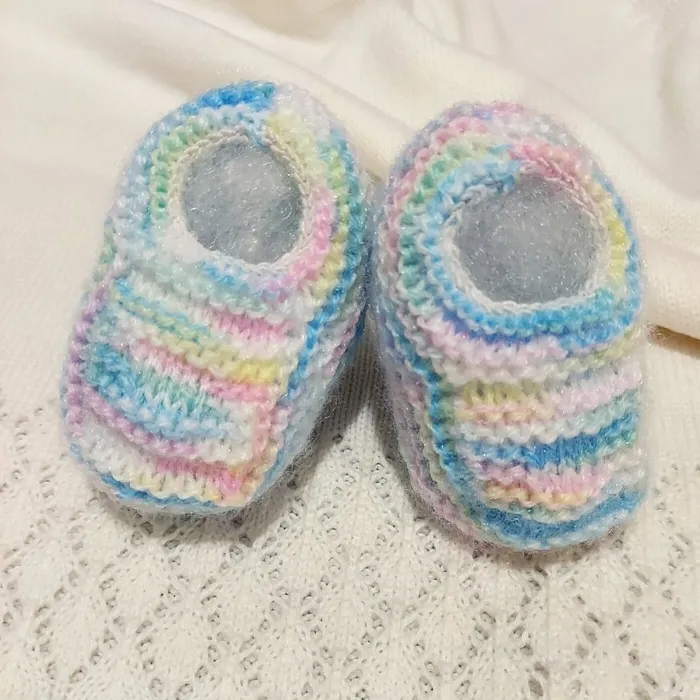 Sapatinho de Bebê de Tricô Colorido - Recém Nascido 0 a 3 meses | Lojinha Uai