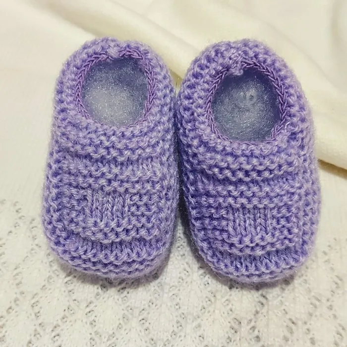 Sapatinho de Bebê de Tricô Lilás - Recém Nascido 0 a 3 meses | Lojinha Uai
