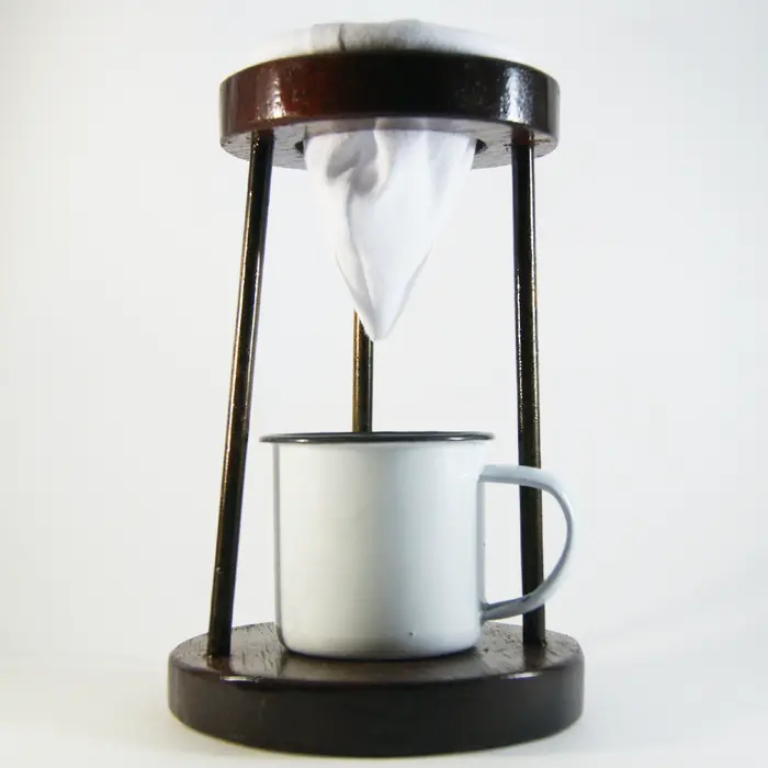 Suporte Coador de Café de Madeira e Ferro + coador + caneca sortida - 18 cm | Lojinha Uai