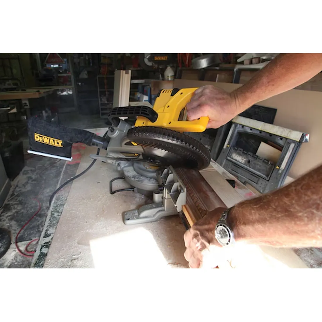 SERRA MEIA ESQUADRIA 1650W 220V DW714-B2 DEWALT