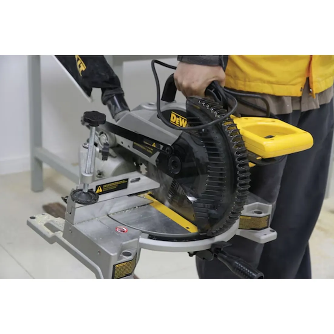 SERRA MEIA ESQUADRIA 1650W 220V DW714-B2 DEWALT