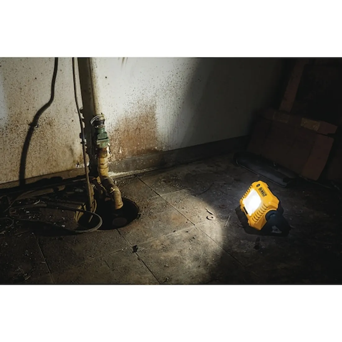LANTERNA LED TASK LIGHT  2000 LUMENS 20V MAX DCL077B DEWALT