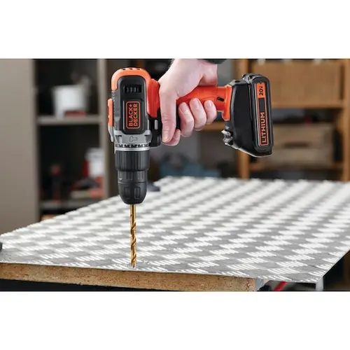 PARAFUSADEIRA IMPACTO 20V C/ BATERIA E CARREGADOR BIVOLT BCD704C1-BR BLACK DECKER