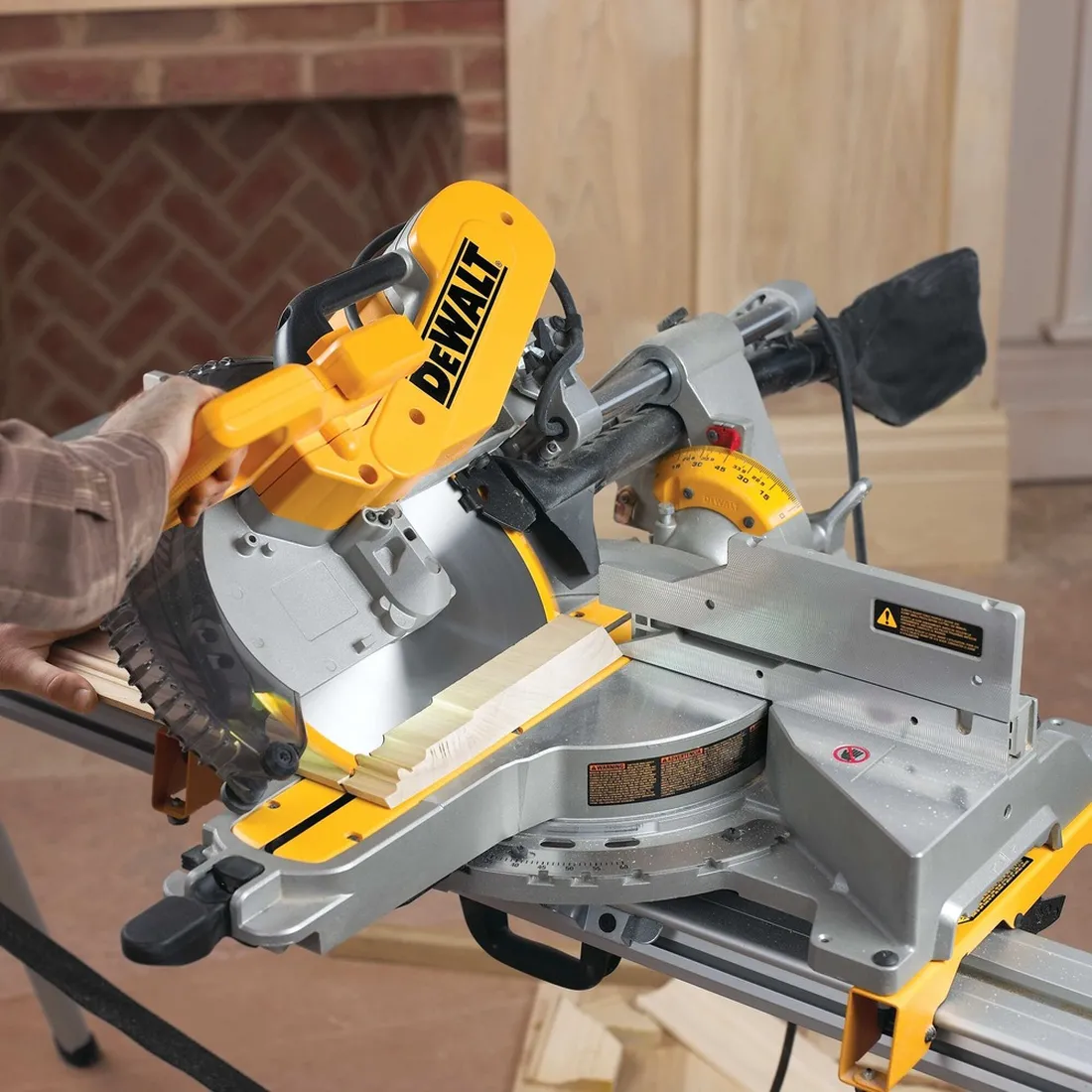 SERRA MEIA ESQUADRIA 12" 1675W 127V DWS780-BR DEWALT