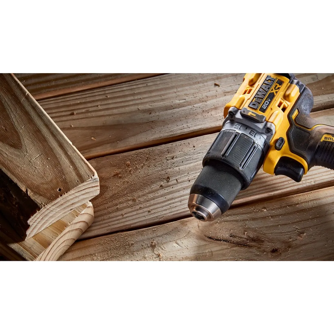 Parafusadeira/Furadeira Impacto 1/2" 20V c/ 2 Baterias DCD805D2-BR DEWALT