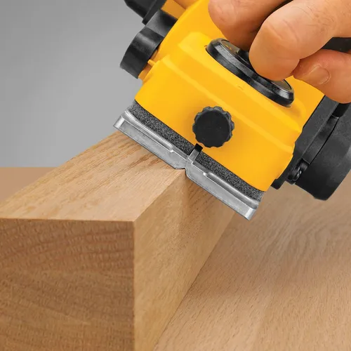 Plaina Elétrica 550W 17000 RPM (220V) D26676-B2 DEWALT