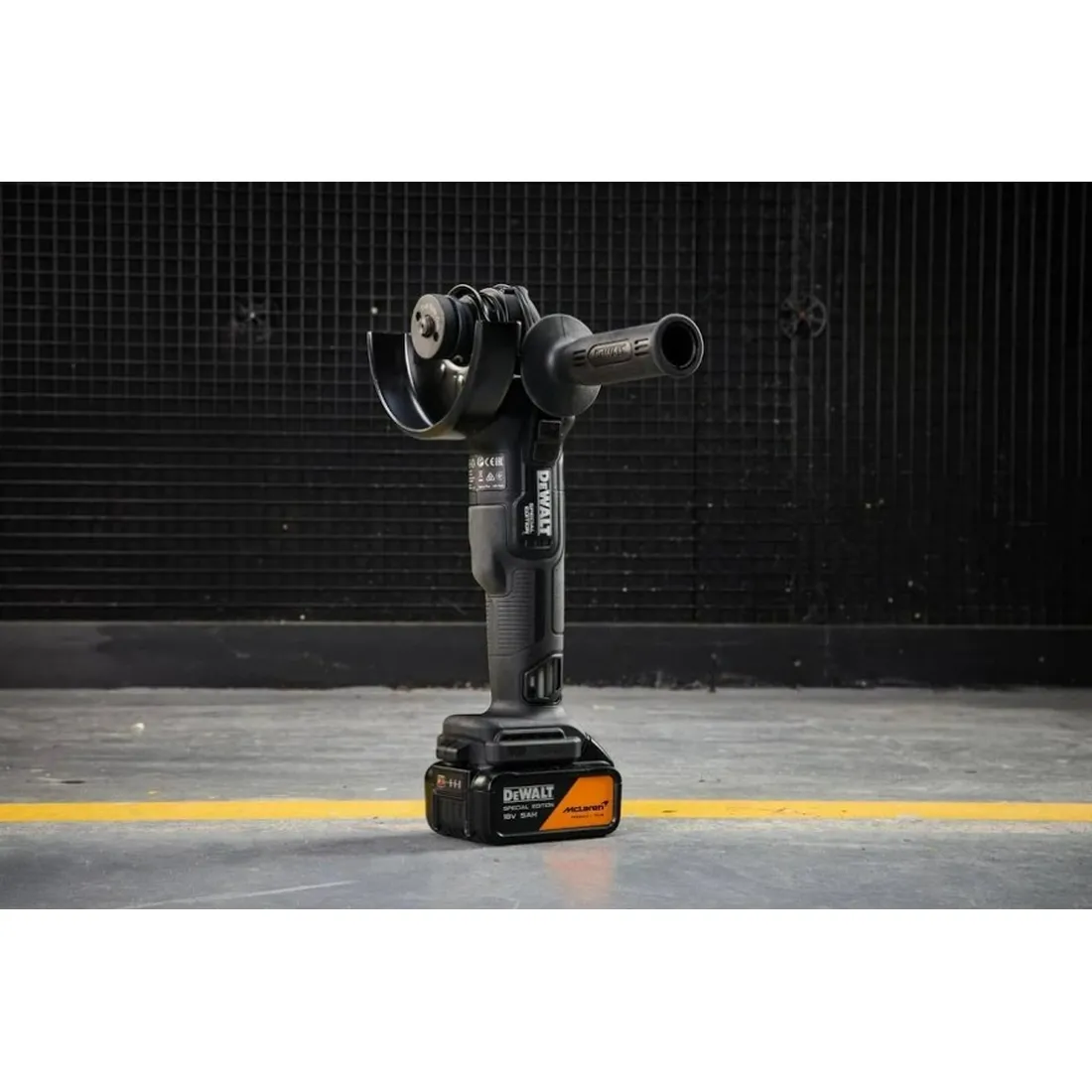 Esmerilhadeira angular 20V kit F1 Mclaren Edição especial DCG45MP2T Dewalt