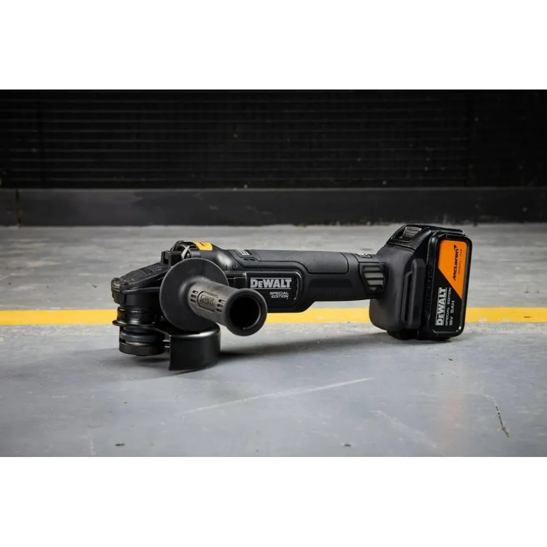 Esmerilhadeira angular 20V kit F1 Mclaren Edição especial DCG45MP2T Dewalt