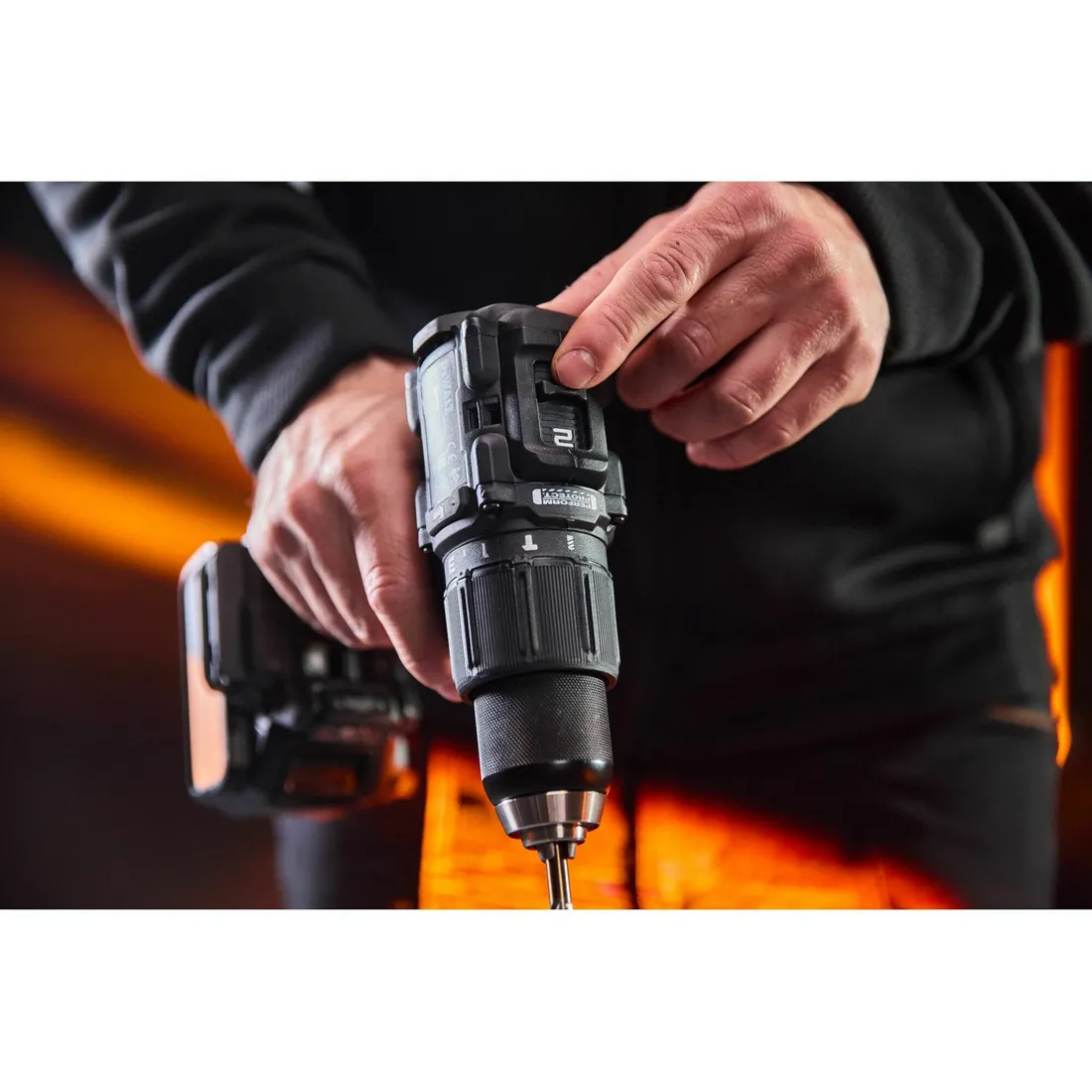 Parafusadeira/Furadeira impacto 20V kit edição especial F1 Mclaren DCD86MP2T-BR Dewalt