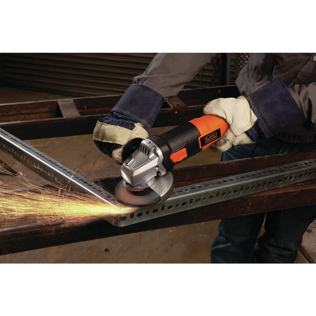 ESMERILHADEIRA 4 1/2" 820W 127V - BLACK DECKER G720-BR