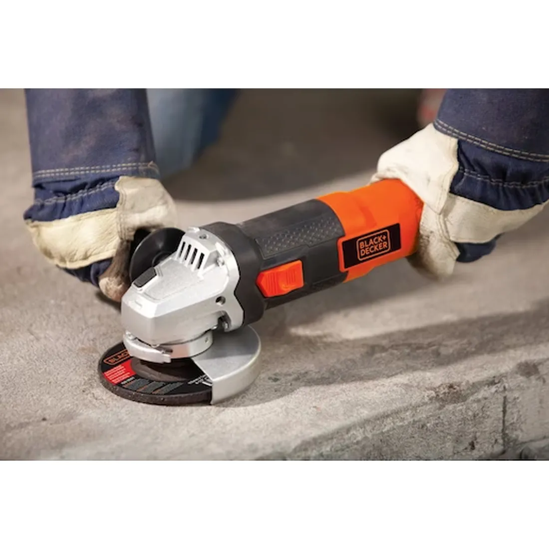 Esmerilhadeira Angular de 4.1/2 Pol. 820W - BLACK DECKER-G720-B2