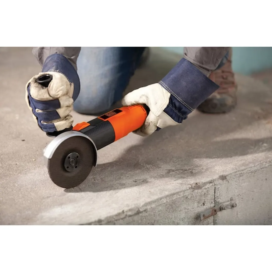 Esmerilhadeira Angular de 4.1/2 Pol. 820W - BLACK DECKER-G720-B2