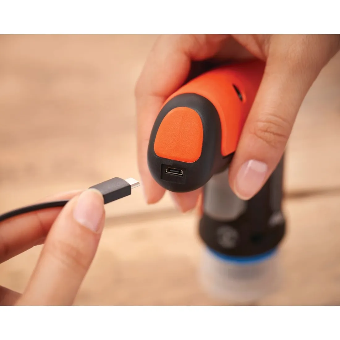Parafusadeira Monta Móveis Hexdriver 4V Íon de Lítio Bivolt BCRTA601-BR BLACK DECKER