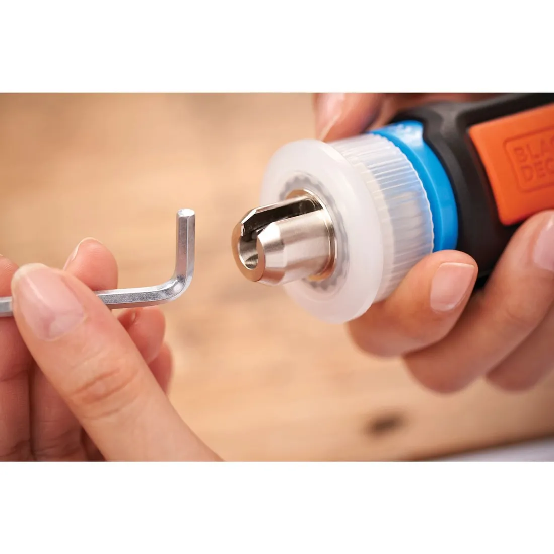 Parafusadeira Monta Móveis Hexdriver 4V Íon de Lítio Bivolt BCRTA601-BR BLACK DECKER