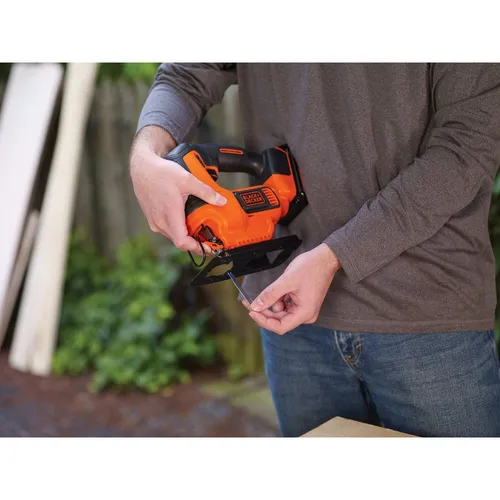 SERRA TICO-TICO 20V MAX SEM BATERIA E CARREGADOR BDCJS20B BLACK DECKER