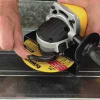 ESMERILHADEIRA 4 1/2”-5" (115-125MM) 20V MAX* LI-ION, SEM BATERIA E SEM CARREGADOR-  DEWALT DCG412B - imagem 1