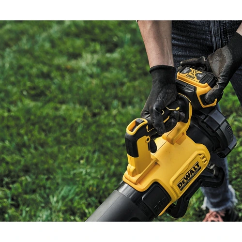 Soprador de folhas BRUSHLESS 20V MAX com concentrador Aerospike DEWALT DCBL722B
