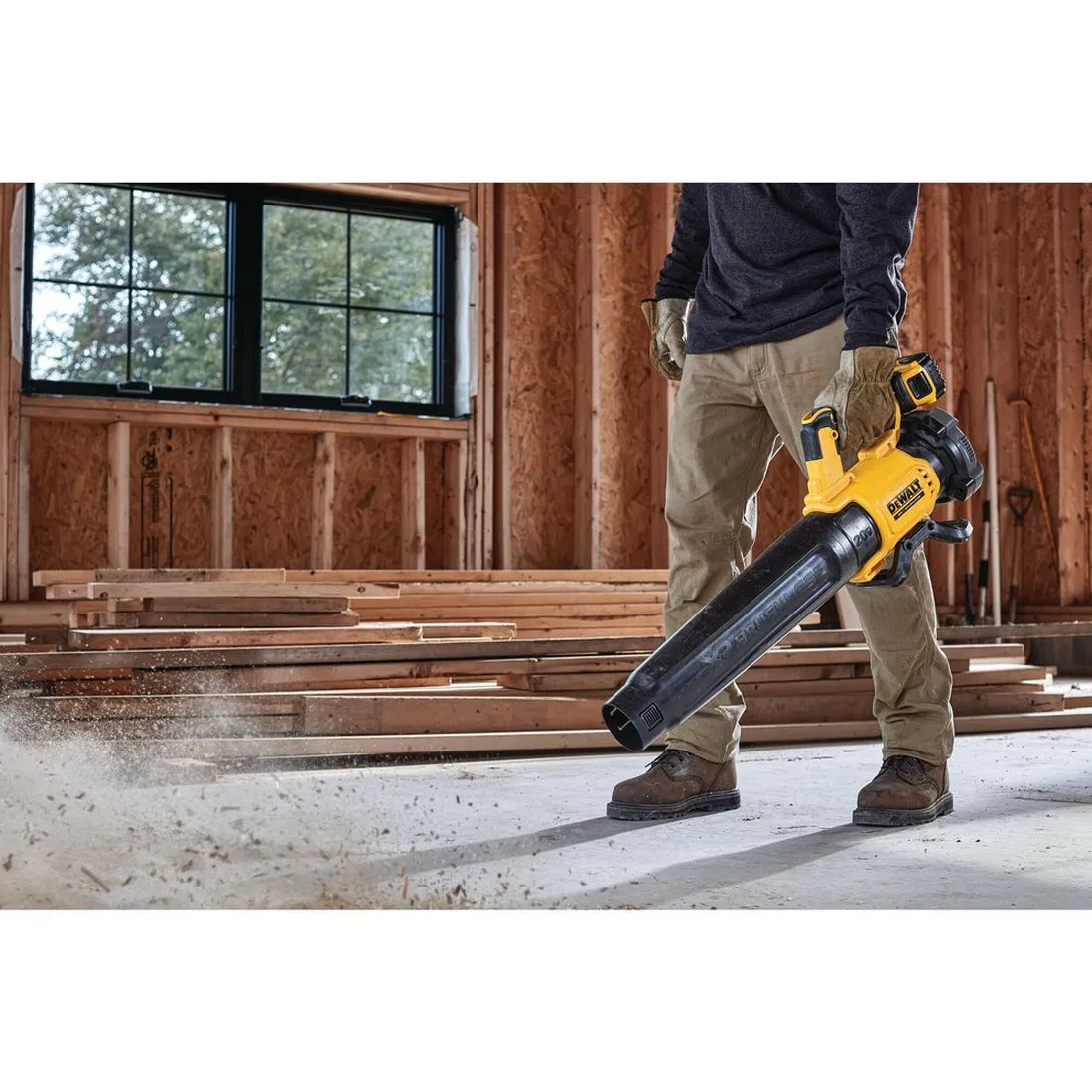 Soprador de folhas BRUSHLESS 20V MAX com concentrador Aerospike DEWALT DCBL722B