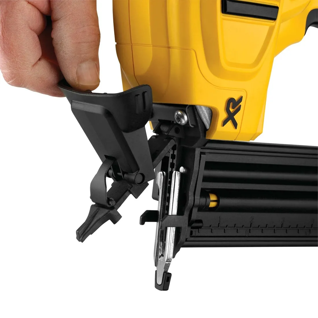 PINADOR DE 18GA 20V MAX XR DCN680B DEWALT