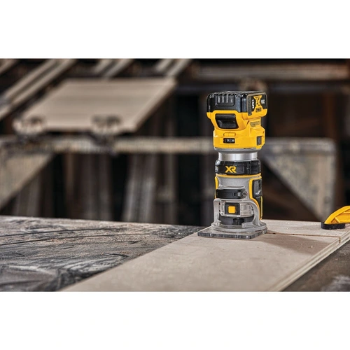Tupia Compacta 20V MAX XR LI-ION BRUSHLESS (sem bateria e sem carregador) DEWALT DCW600B