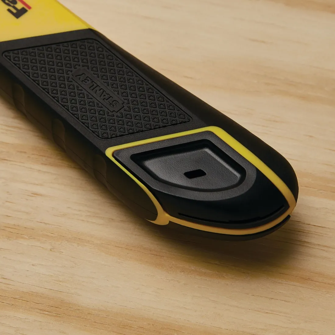 ESTILETE RETRÁTIL COM LÂMINAS DE REPOSIÇÃO FATMAX 10-486 STANLEY