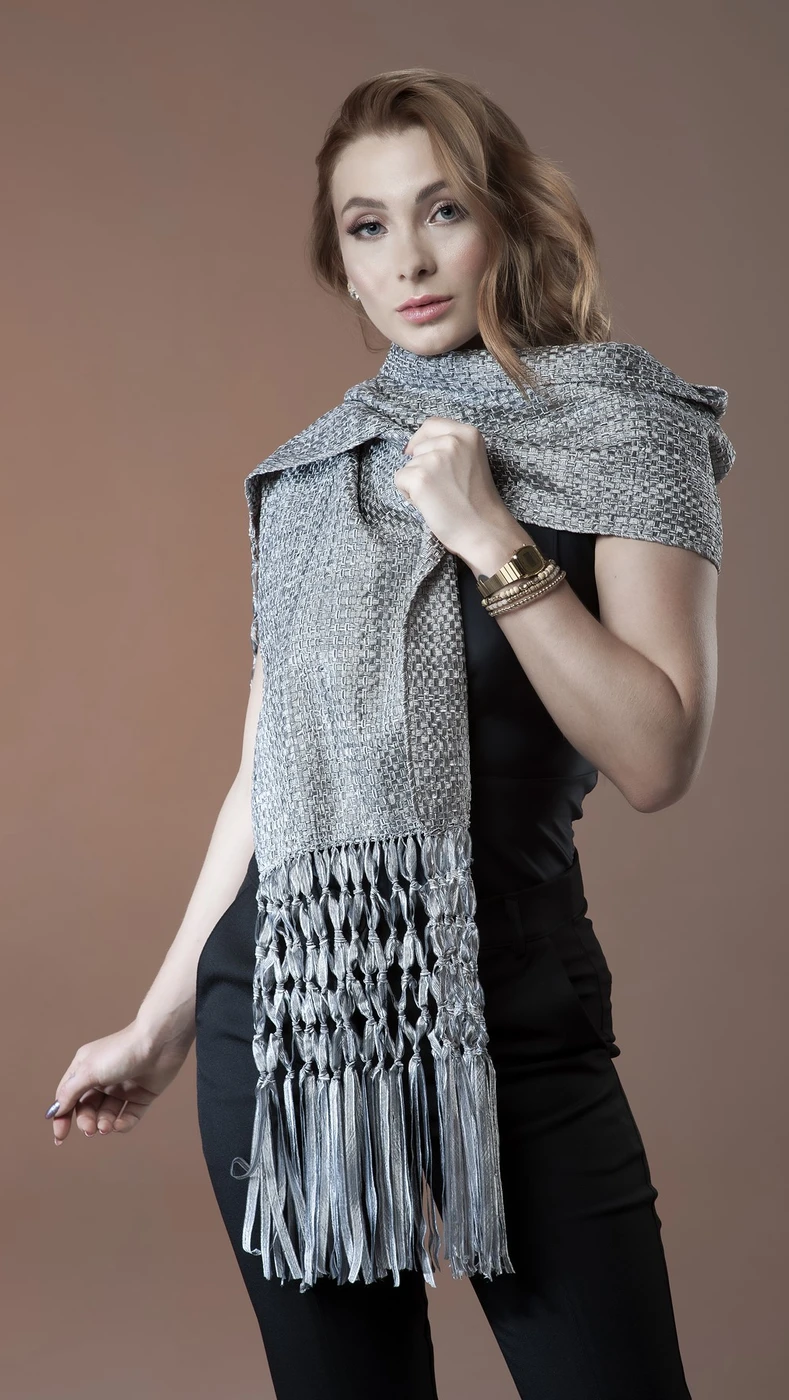 Echarpe Lisa com Macramê Artesanal | Moça Prendada