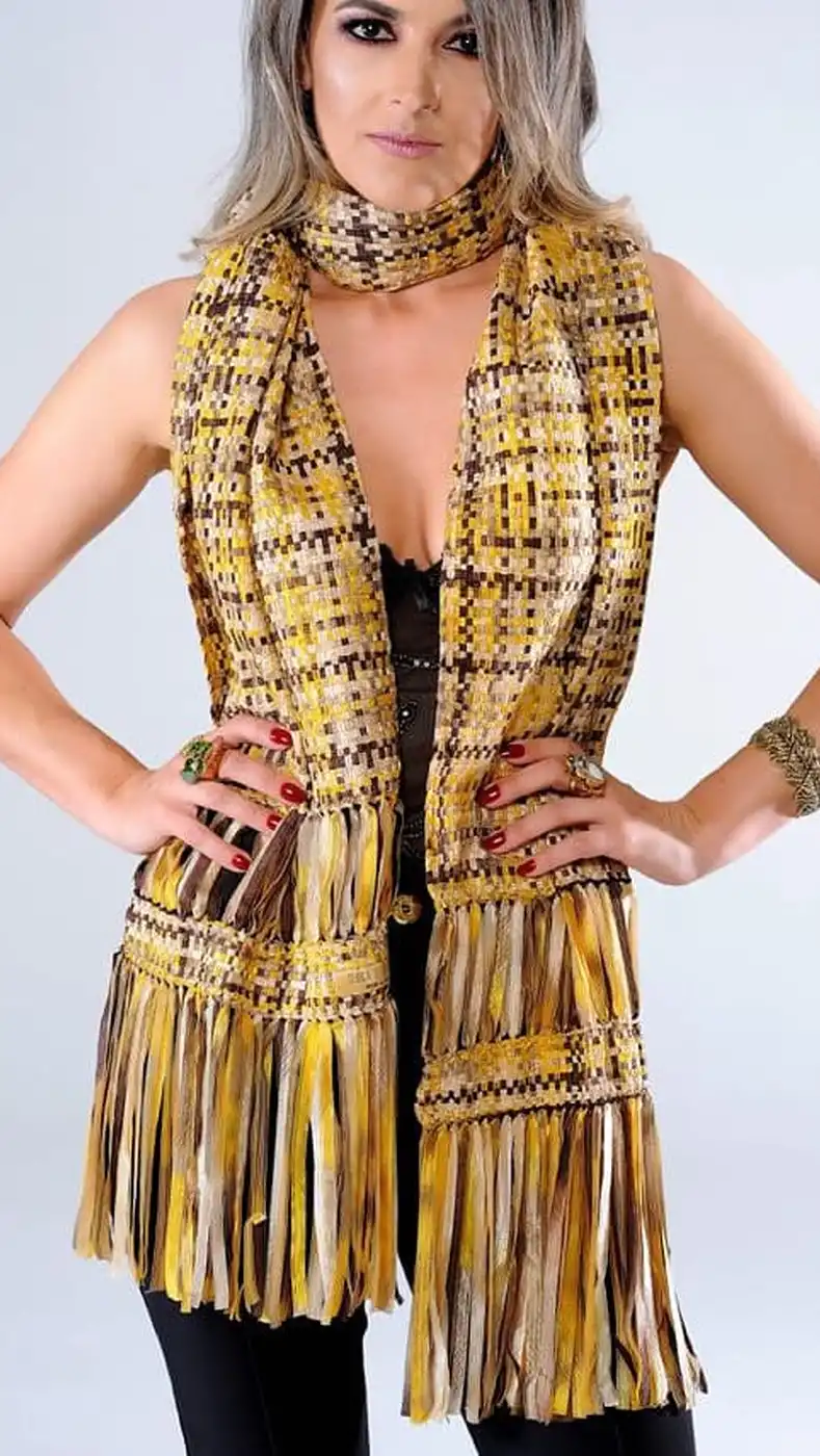 Echarpe Lisa Pequena Artesanal Com Detalhe | Moça Prendada