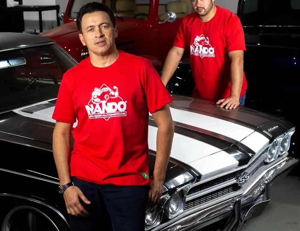 Camiseta Vermelha – Logo Branca