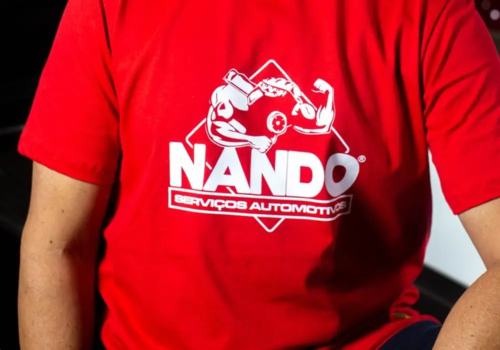 Camiseta Vermelha – Logo Branca