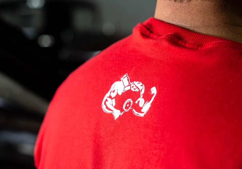 Camiseta Vermelha – Logo Branca