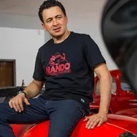 Camiseta Preta - Logo Vermelha - imagem 3