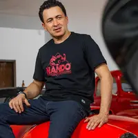 Camiseta Preta - Logo Vermelha - imagem 3