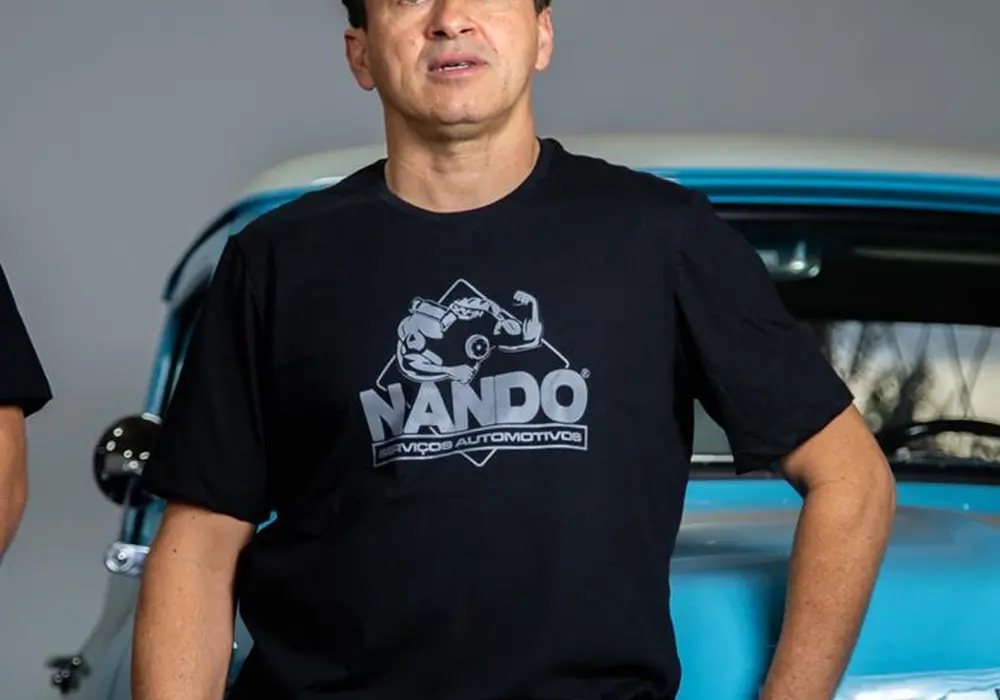 Camiseta Preta - Logo Cinza